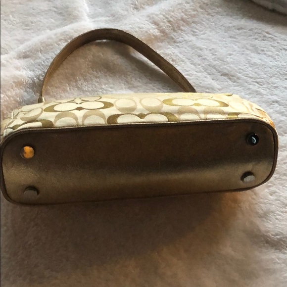 COACH Gold leather clutch - Picture 2 of 6